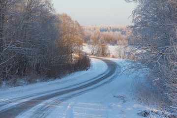 Fototapeta na wymiar Beautiful winter road