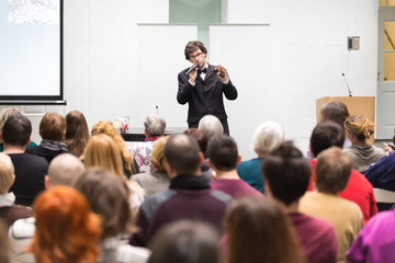 Obraz premium Speaker Talking at Business Conference.