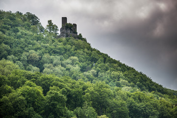 Fototapeta na wymiar Burgruine am Rande der Schwäbischen Alb