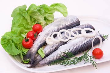 frische Heringe mit Salat