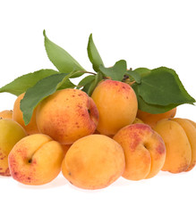 Fototapeta na wymiar apricots lie a heap
