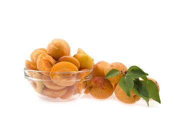 Fototapeta na wymiar apricots lie a heap on a background a dish with apricots