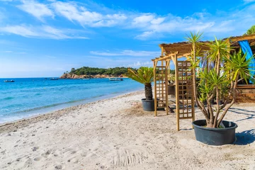 Cercles muraux Plage de Palombaggia, Corse Une vue sur la plage de Palombaggia aux beaux jours d& 39 été, l& 39 île de Corse, France