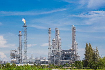 Fototapeta na wymiar Landscape view of oil refinery plant
