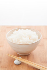 お茶碗によそってある白米