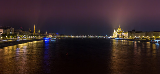 Fototapeta na wymiar Budapest at night from bridge,hungary