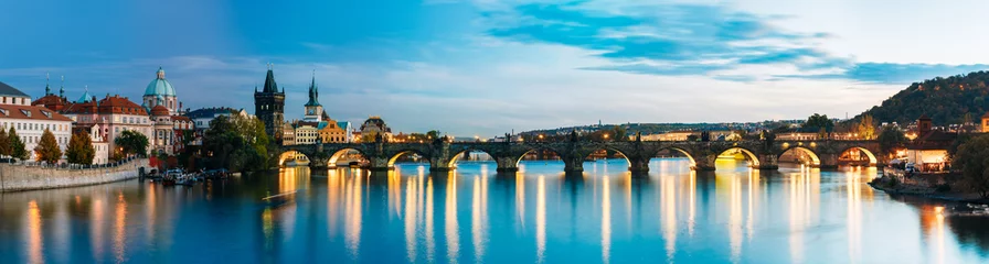 Keuken foto achterwand Karelsbrug Nachtpanoramascène met Charles Bridge in Praag, Tsjechische Republ