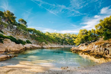 Fotobehang Kust Prachtige natuur van Calanques aan de azuurblauwe kust van Frankrijk. Coas