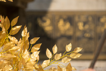 artificial golden leaves