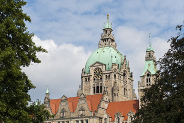 Fototapeta premium Reflection in lake of city hall in Hanover at summer day
