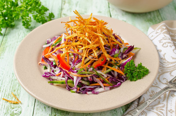 Vegetable salad with crispy potatoes