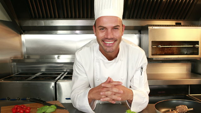 Rigorous head cook make the plates presentation