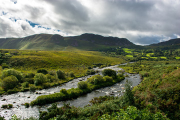 Fototapeta na wymiar Tal und Fluss am Ring of Kerry in Irland