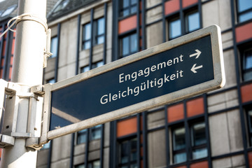 Schild 61 - Engagement