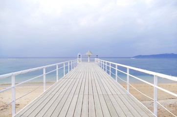 沖縄の白い桟橋