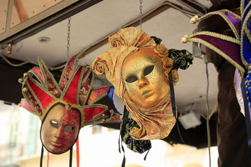 Masken für den Karneval auf einem Markt in Venedig