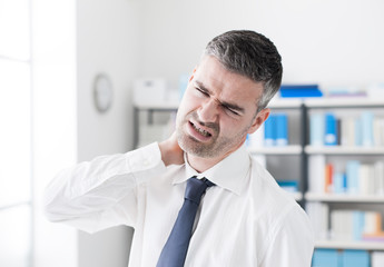 Neck pain symptoms