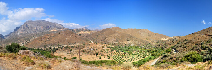 Fototapeta na wymiar Landschaft mit Bergen auf der Insel Kreta