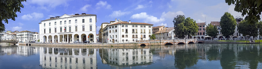 Fototapeta na wymiar Treviso ed il Sile, panorama cittadino