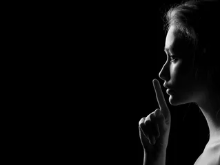 Woman Shows Silence © tugolukof