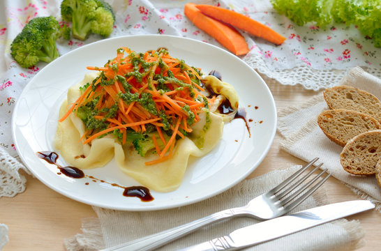 Salad with carrot and broccoli