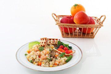 おいしそうなピラフと果物