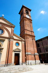 Fototapeta na wymiar building clock tower in italy europe bell