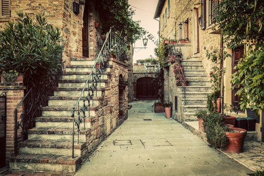 Fototapeta Charming old medieval architecture in a town in Tuscany, Italy.