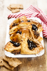 Pancakes with marmalade and cookies crumbs