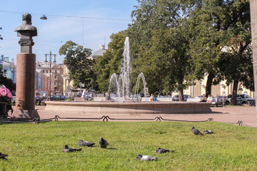 A small park with a fountain on Manezhnaya Square.