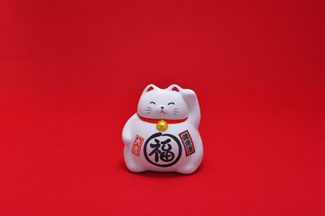 招き猫　/金運、幸運を招く猫の置物