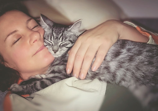 s&uuml;&szlig;es K&auml;tzchen mit Besitzer / Kitty
