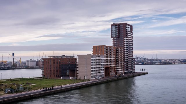 Pier met gebouwen in Rotterdam timelapse