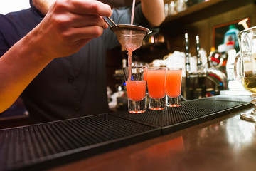 Barman stir alcohol 
