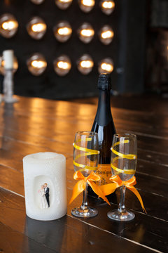 the wedding glasses decorated with a bow