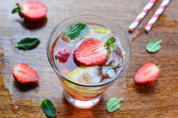 Strawberry and lemon drink