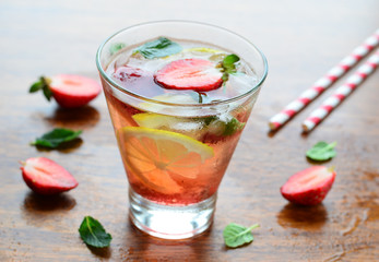 Strawberry and lemon drink