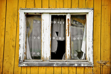 Obraz na płótnie Canvas Wooden house with broken windows