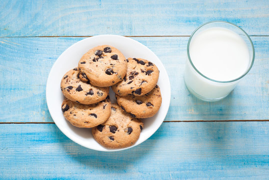 cookies and a glass of milk