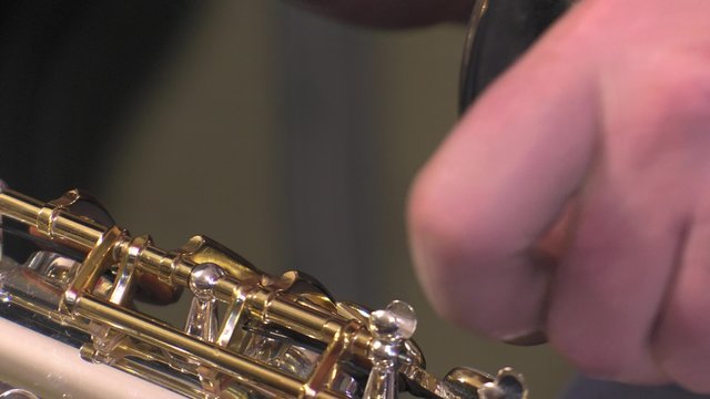 Placing saxophone alto key spring