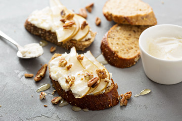 Pear and ricotta bruschetta with honey