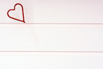 herzdeko auf holzhintergrund