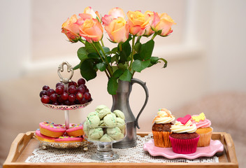 Still nature with roses and muffins