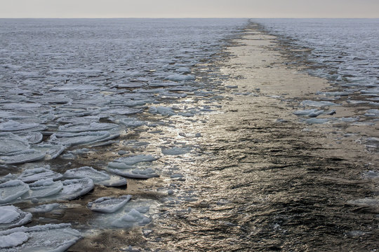 Ships sailing on the North Sea in the ice and leaves a wake