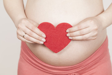 Schwangere mit Herz