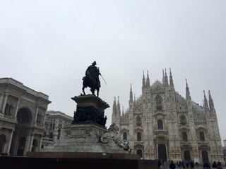 Naklejka premium Inverno a Milano - Piazza Duomo