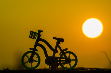 Fototapeta na wymiar bike silhouette in sunrise
