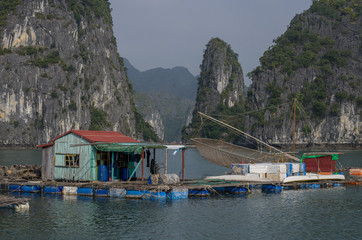 Fototapeta na wymiar Ha-Long Bay, Vietnam, 3 January 2015: View of Ha Long bay floati