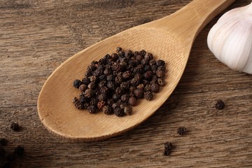 garlic and peper on wooden background