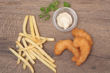 shrimp , french fries , sauce